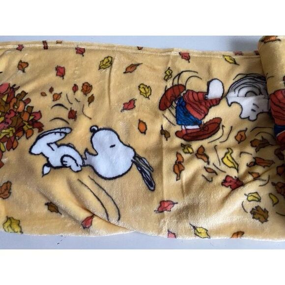 PEANUTS SNOOPY Charlie Brown Soft THROW Blanket 50”x70” Autumn Fall Leaves NEW - Picture 11 of 14